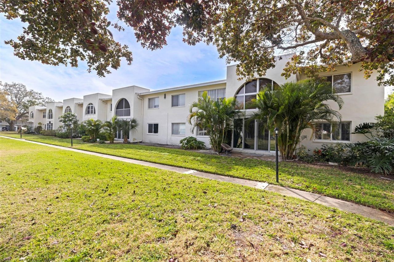 4480 Overlook Drive Ne, Unit 10, Saint Petersburg, FL 33703 Photo