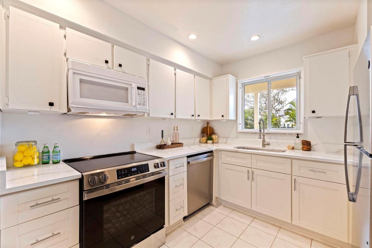 4480 Overlook Drive Ne, Unit 10, Saint Petersburg, FL 33703 Photo