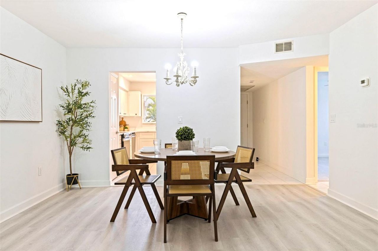 4480 Overlook Drive Ne, Unit 10, Saint Petersburg, FL 33703 Photo