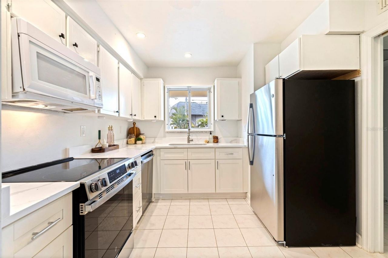 4480 Overlook Drive Ne, Unit 10, Saint Petersburg, FL 33703 Photo