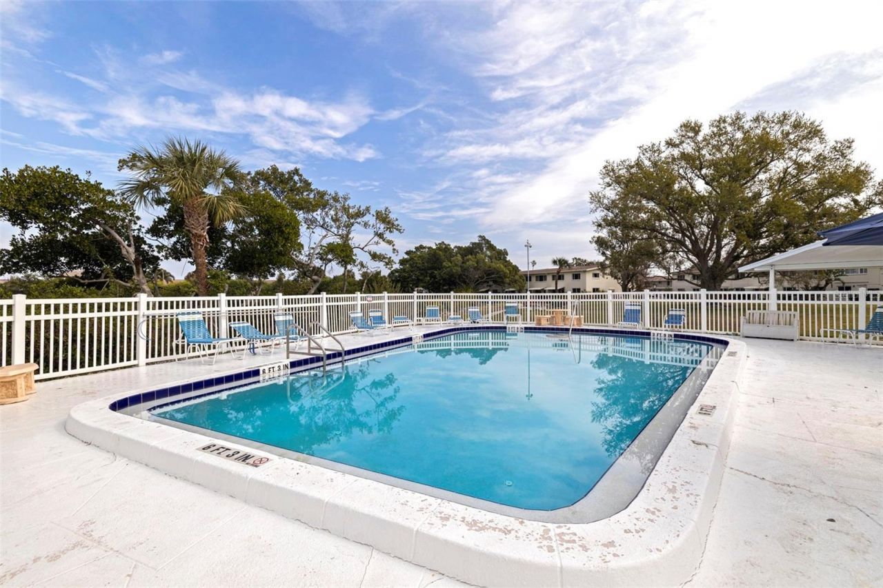 4480 Overlook Drive Ne, Unit 12, Saint Petersburg, FL 33703 Photo