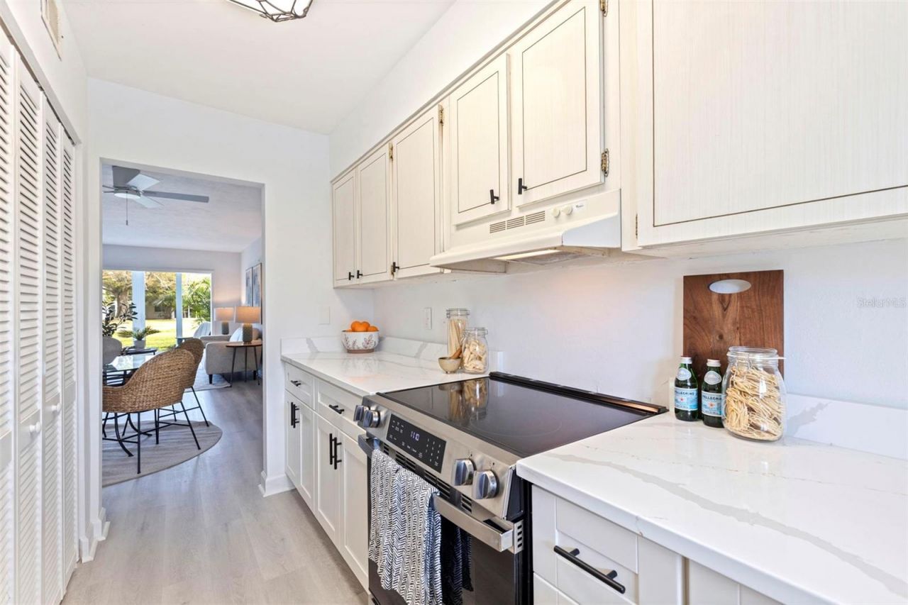 4480 Overlook Drive Ne, Unit 12, Saint Petersburg, FL 33703 Photo