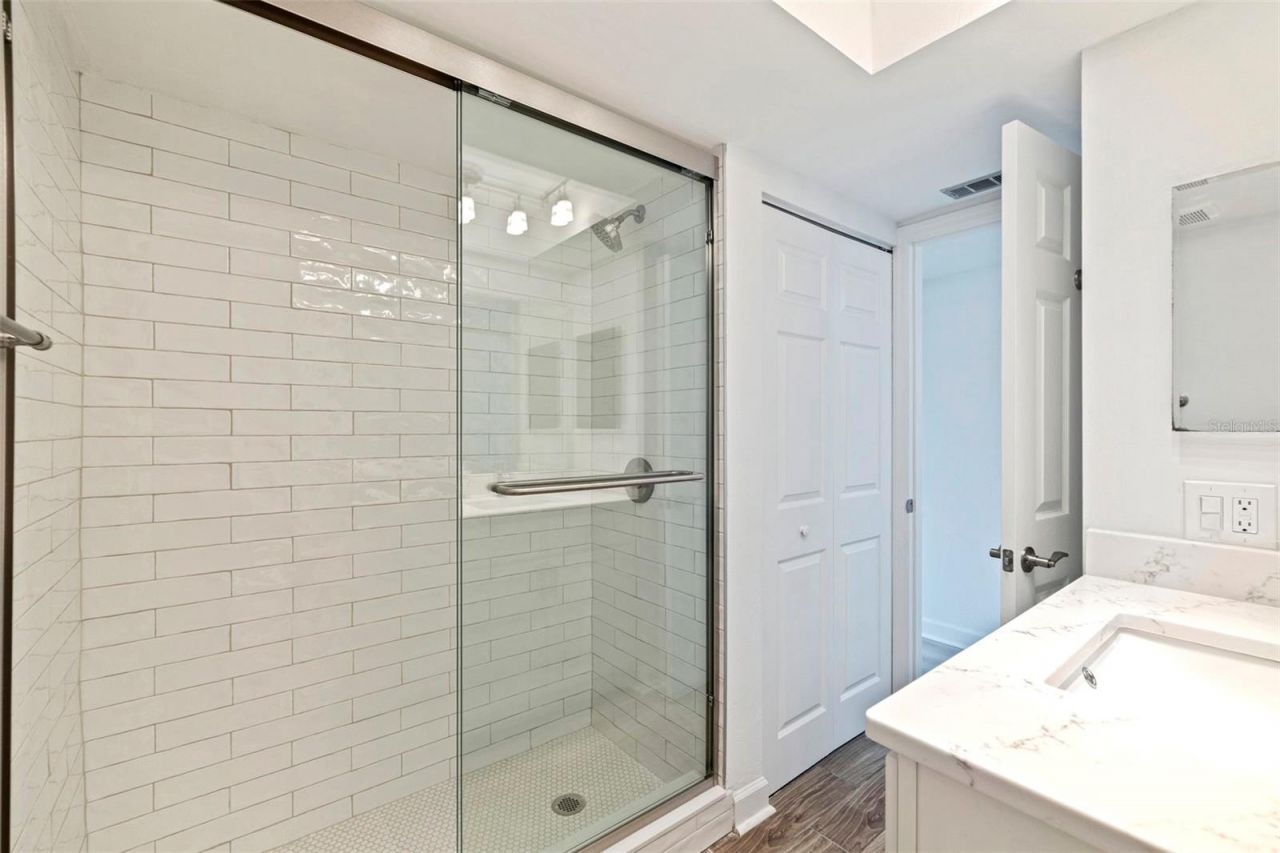 4480 Overlook Drive Ne, Unit 12, Saint Petersburg, FL 33703 Photo