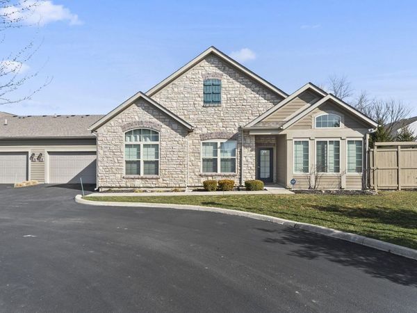 500 Stoneshire Loop, Unit 500, Pataskala, OH 43062