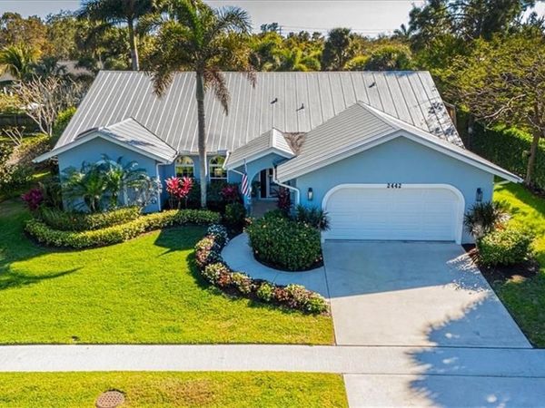 2442 Outrigger LN, NAPLES, FL 34104