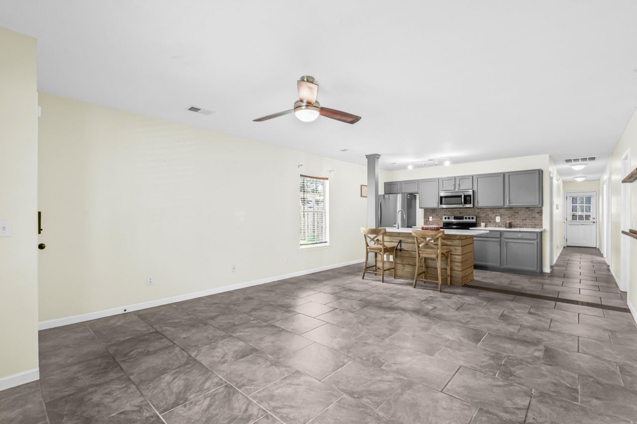 129 Ducane Street Photo 10