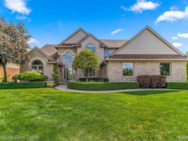 21254 Clayton Drive, Macomb Twp, MI 48044