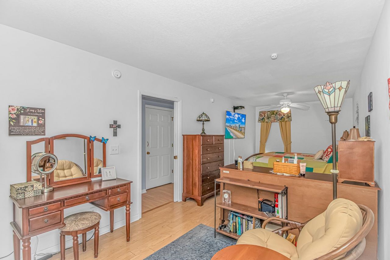 6001-1086 S Kings Hwy.  Photo 9