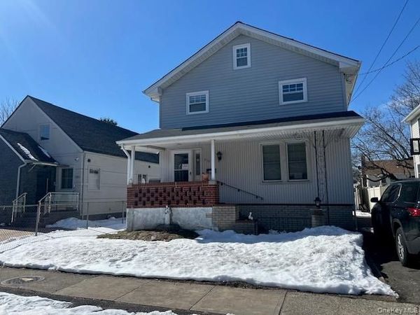 389 Hamilton Avenue , Hewlett, NY 11557