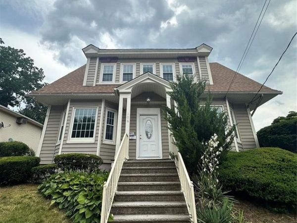 106 Clarendon Place, HACKENSACK, NJ 07601