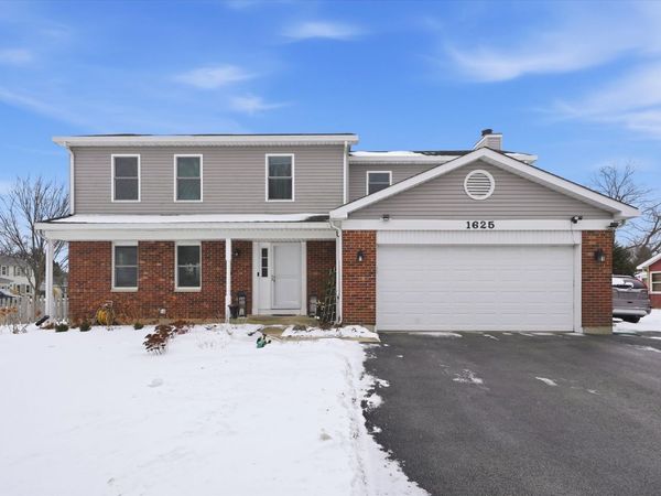 1625 Powder Horn Drive , Algonquin, IL 60102