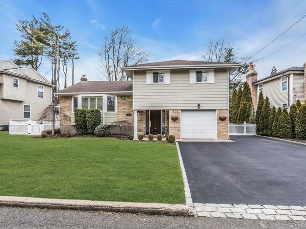 17 Meadowfield, Glen Cove, NY 11542