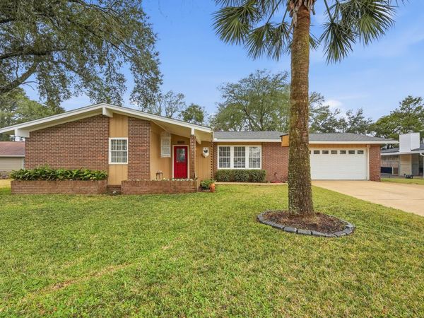 374 NW Makron Drive, Fort Walton Beach, FL 32548