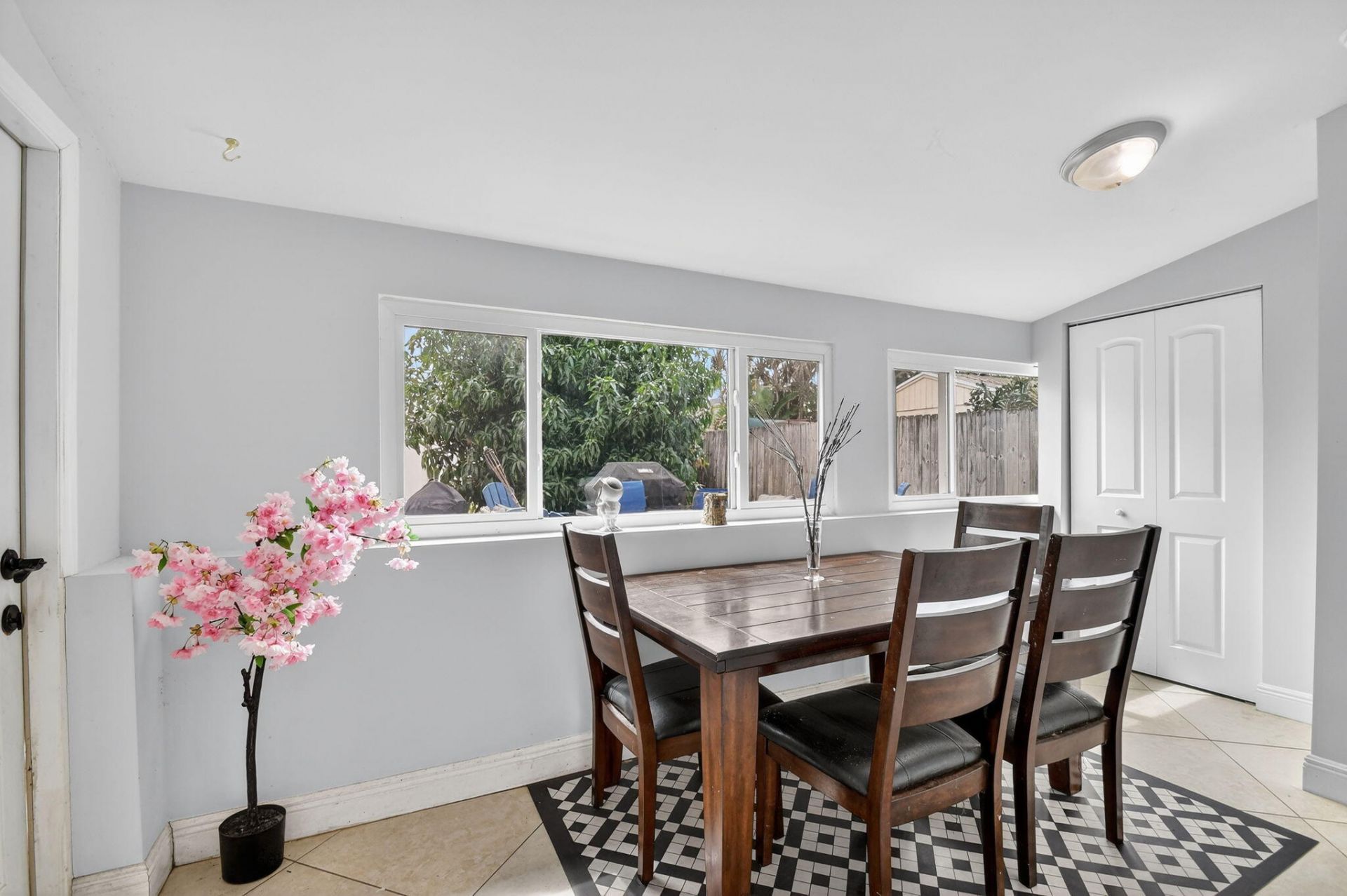 376 Leigh Road, West Palm Beach, FL 33405 Photo