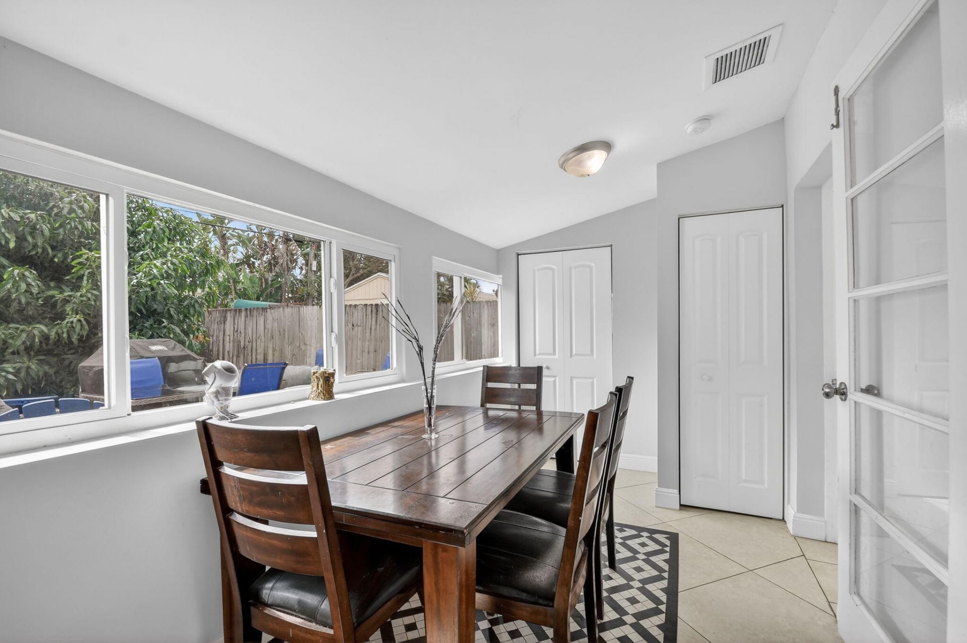 376 Leigh Road, West Palm Beach, FL 33405 Photo