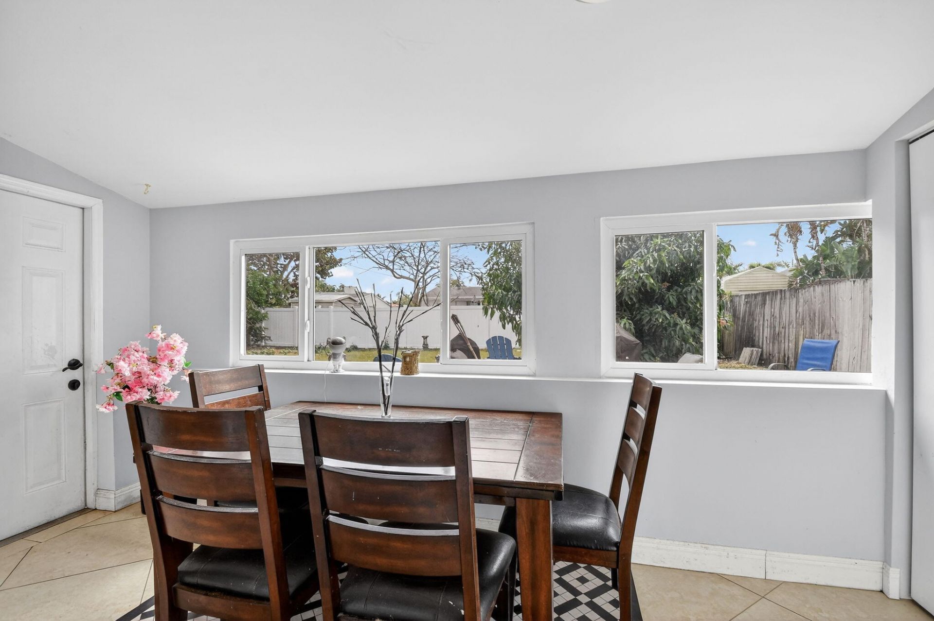 376 Leigh Road, West Palm Beach, FL 33405 Photo