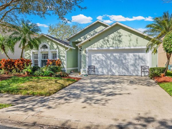 2574 12th Square SW, Vero Beach, FL 32968