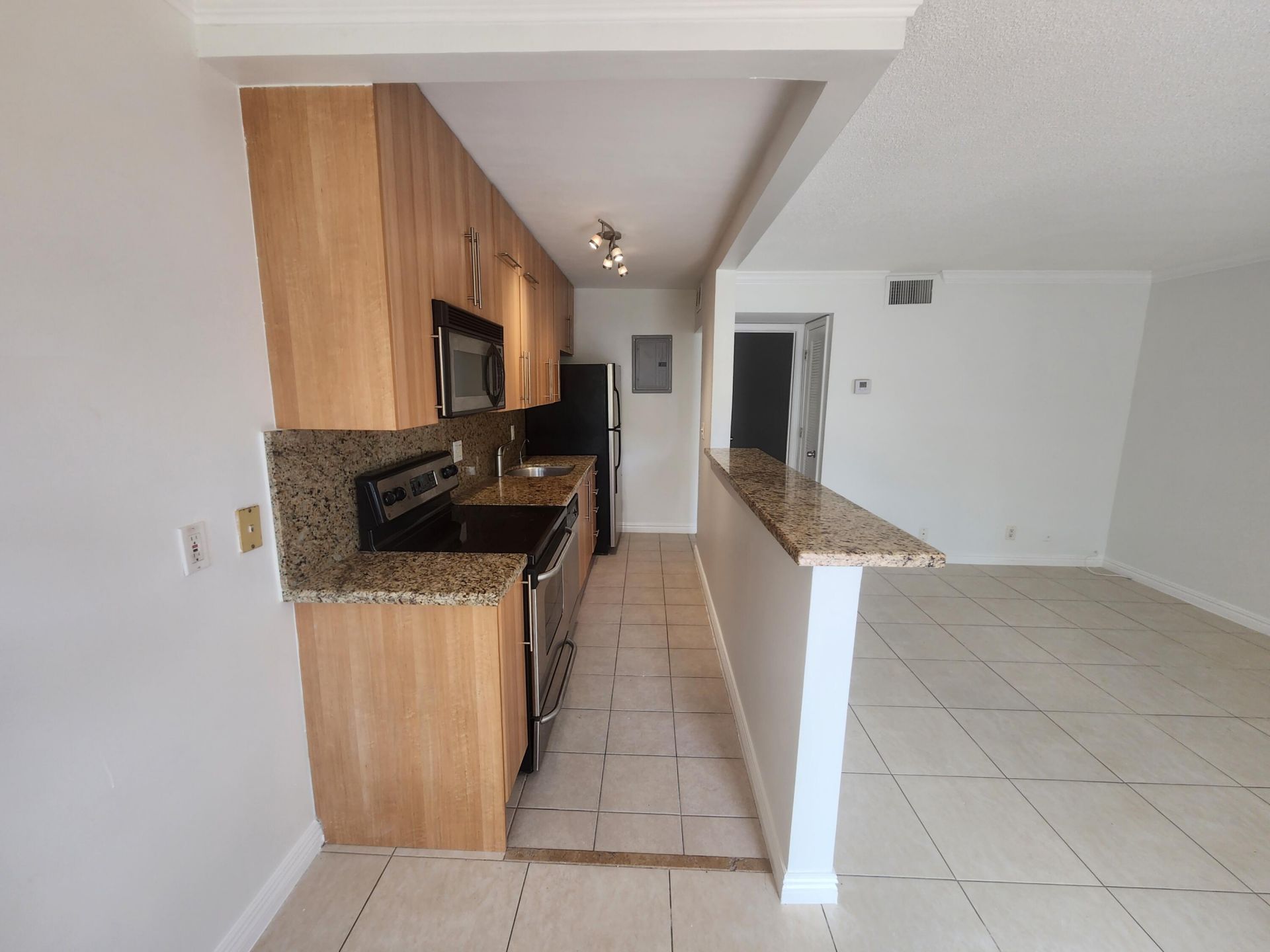 1125 NE 16th Place, Unit 105, Fort Lauderdale, FL 33305 Photo