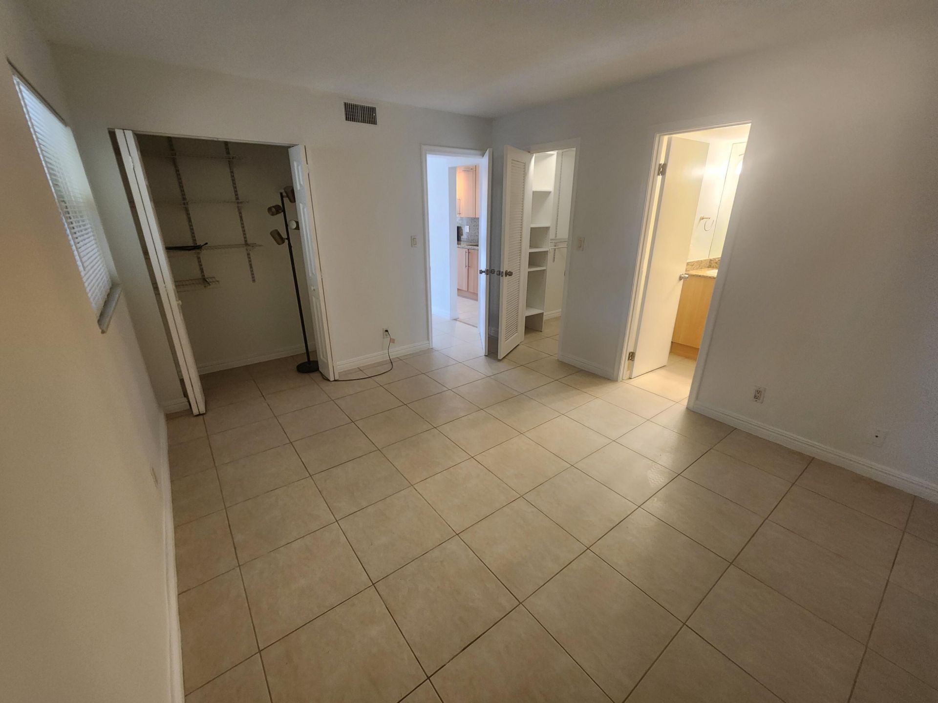 1125 NE 16th Place, Unit 105, Fort Lauderdale, FL 33305 Photo