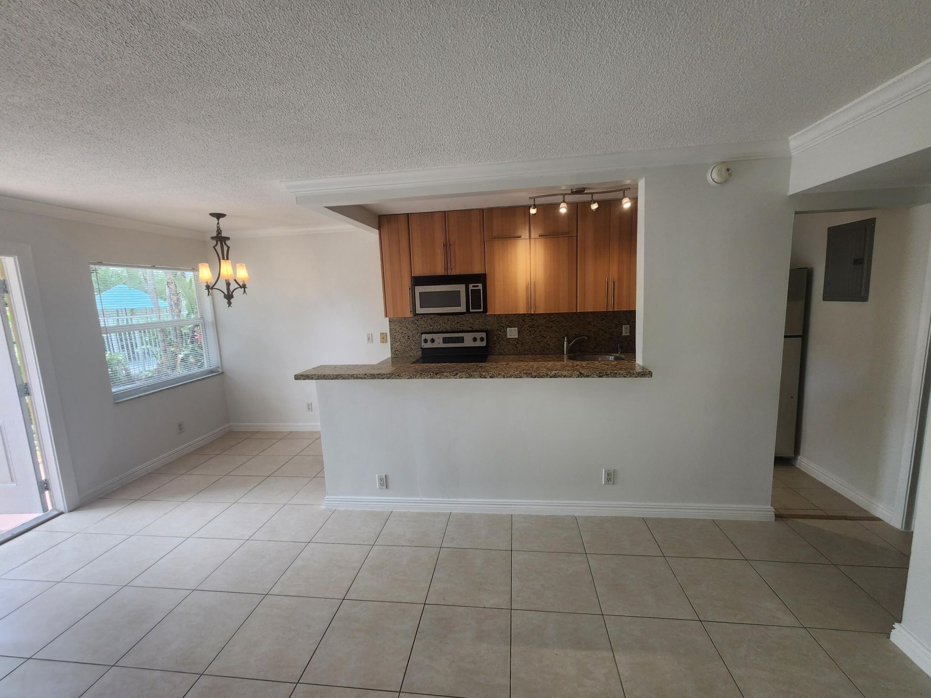 1125 NE 16th Place, Unit 105, Fort Lauderdale, FL 33305 Photo