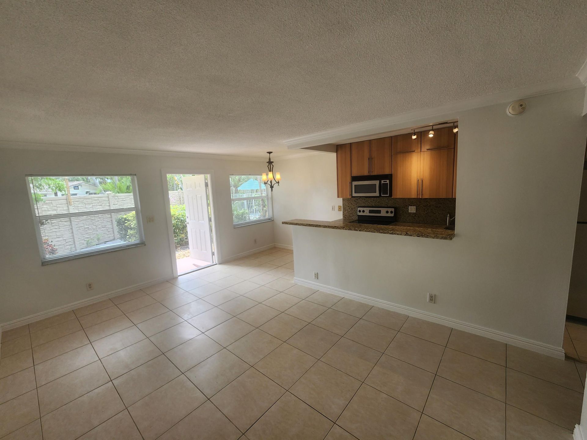 1125 NE 16th Place, Unit 105, Fort Lauderdale, FL 33305 Photo