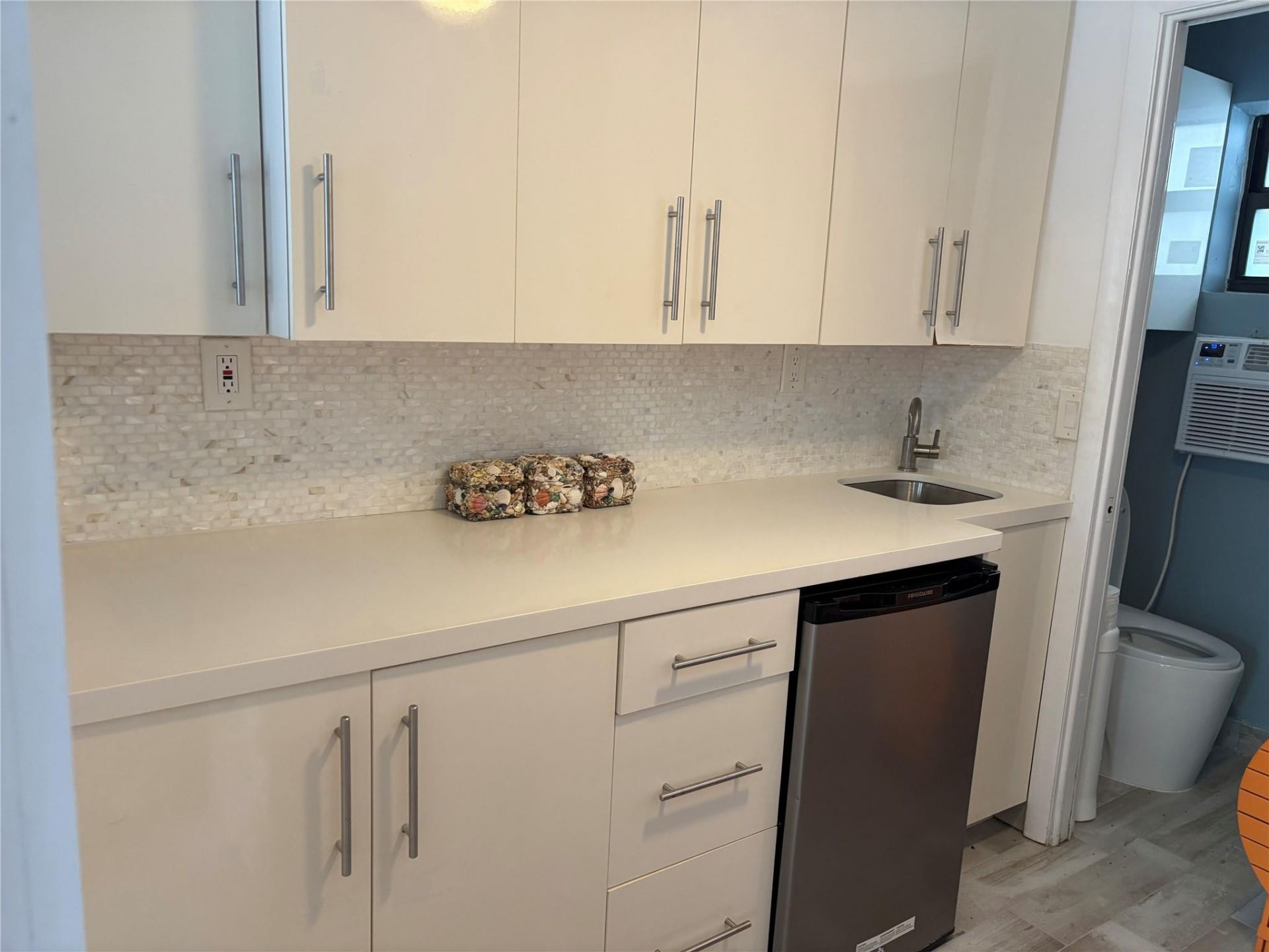 321 Wilson Street, Unit 5d, Hollywood, FL 33019 Photo