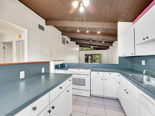 235 Briarwood Cir, Unit 2-12A, Hollywood, FL 33024