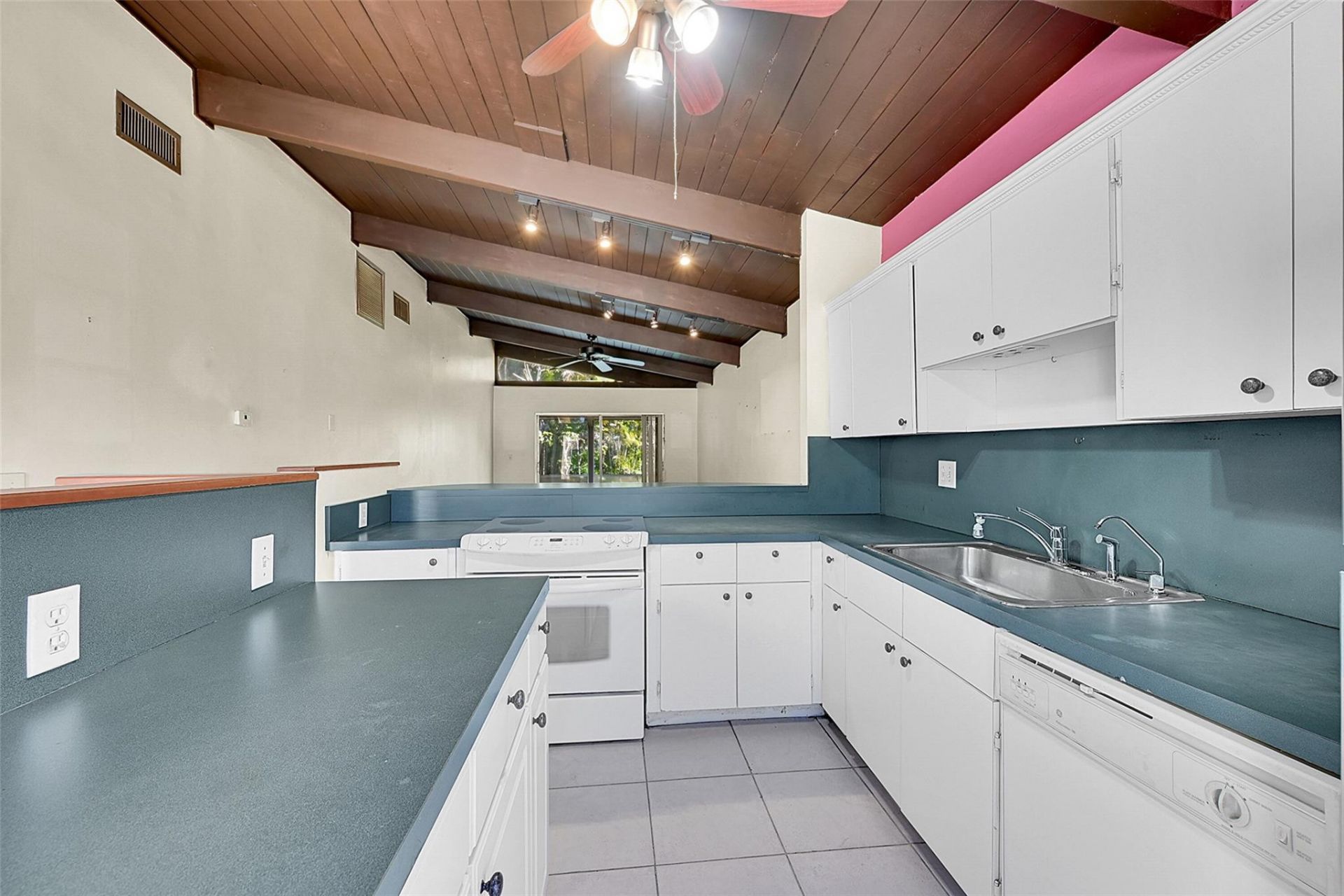 235 Briarwood Circle, Unit 2-12A, Hollywood, FL 33024 Photo