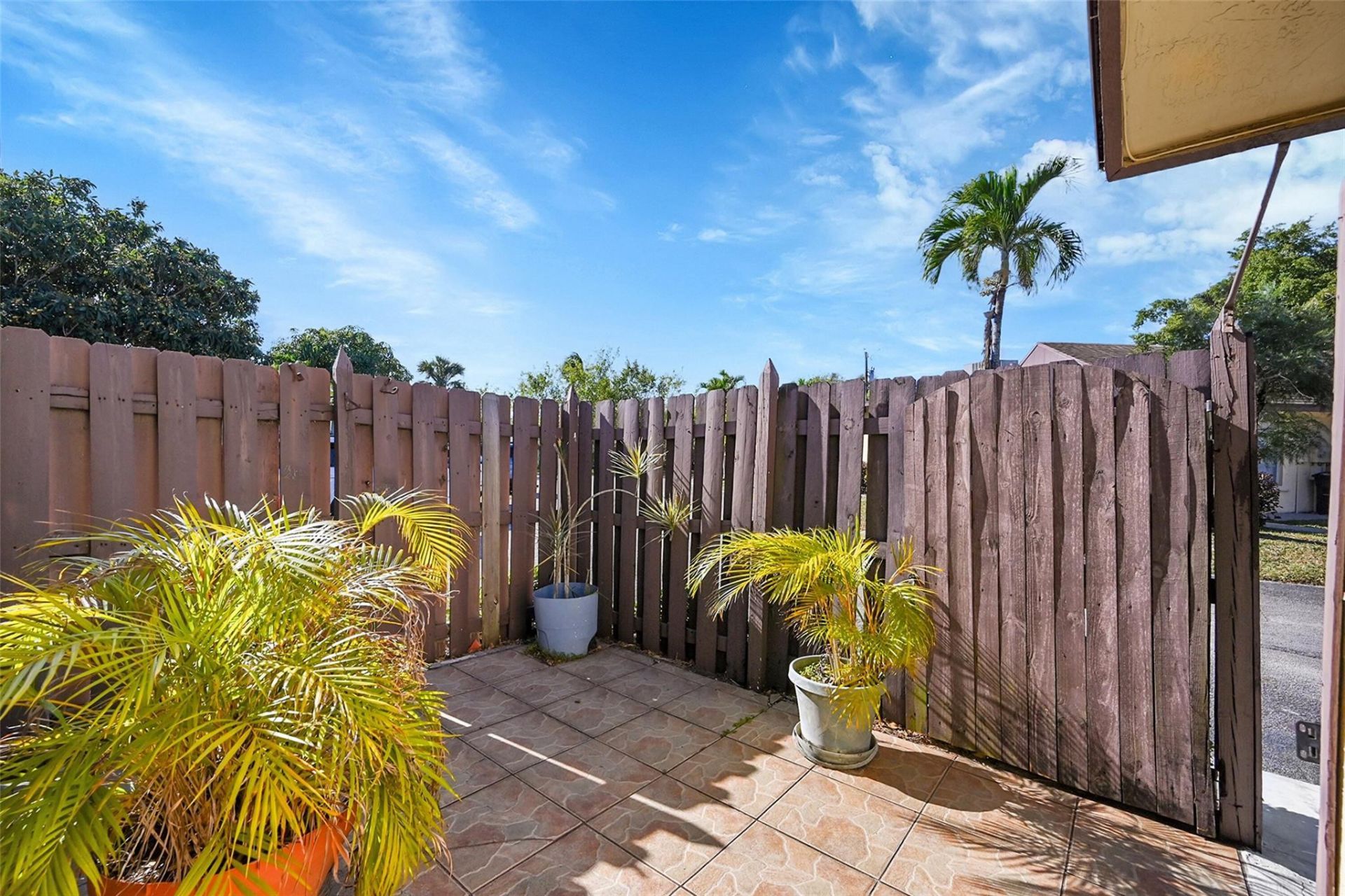 235 Briarwood Circle, Unit 2-12A, Hollywood, FL 33024 Photo