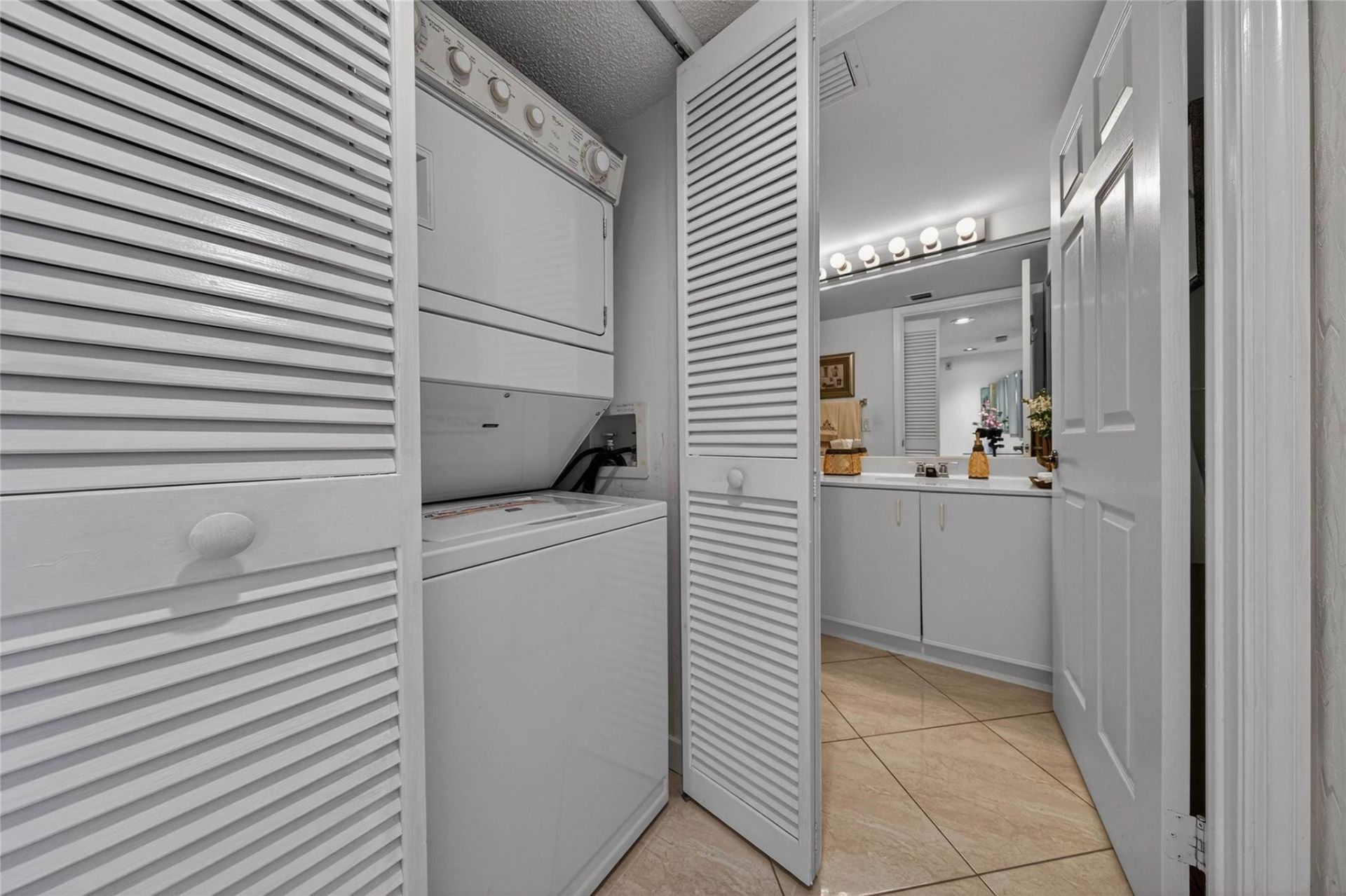 7872 Trent Drive, Unit 305, Fort Lauderdale, FL 33321 Photo