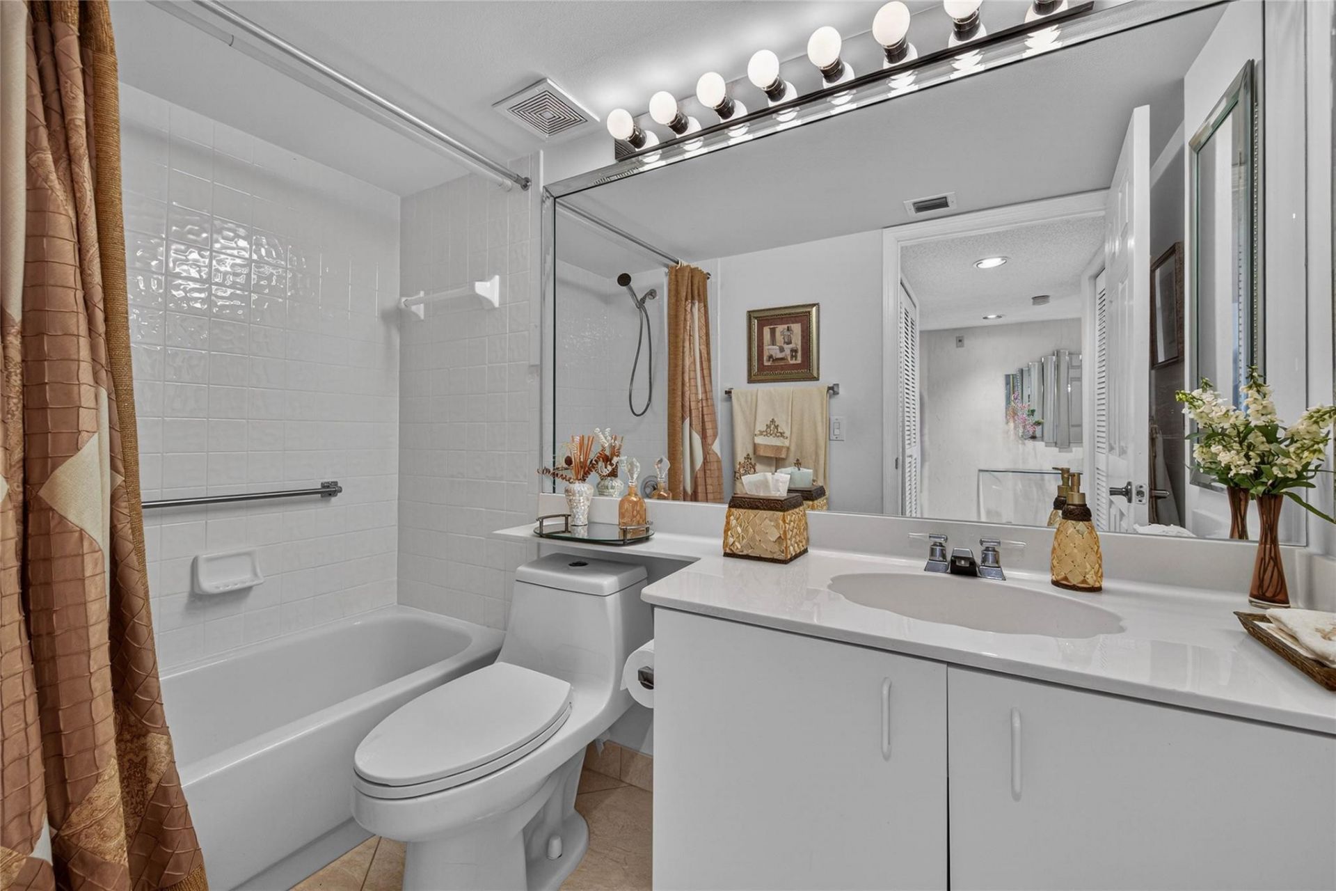 7872 Trent Drive, Unit 305, Fort Lauderdale, FL 33321 Photo