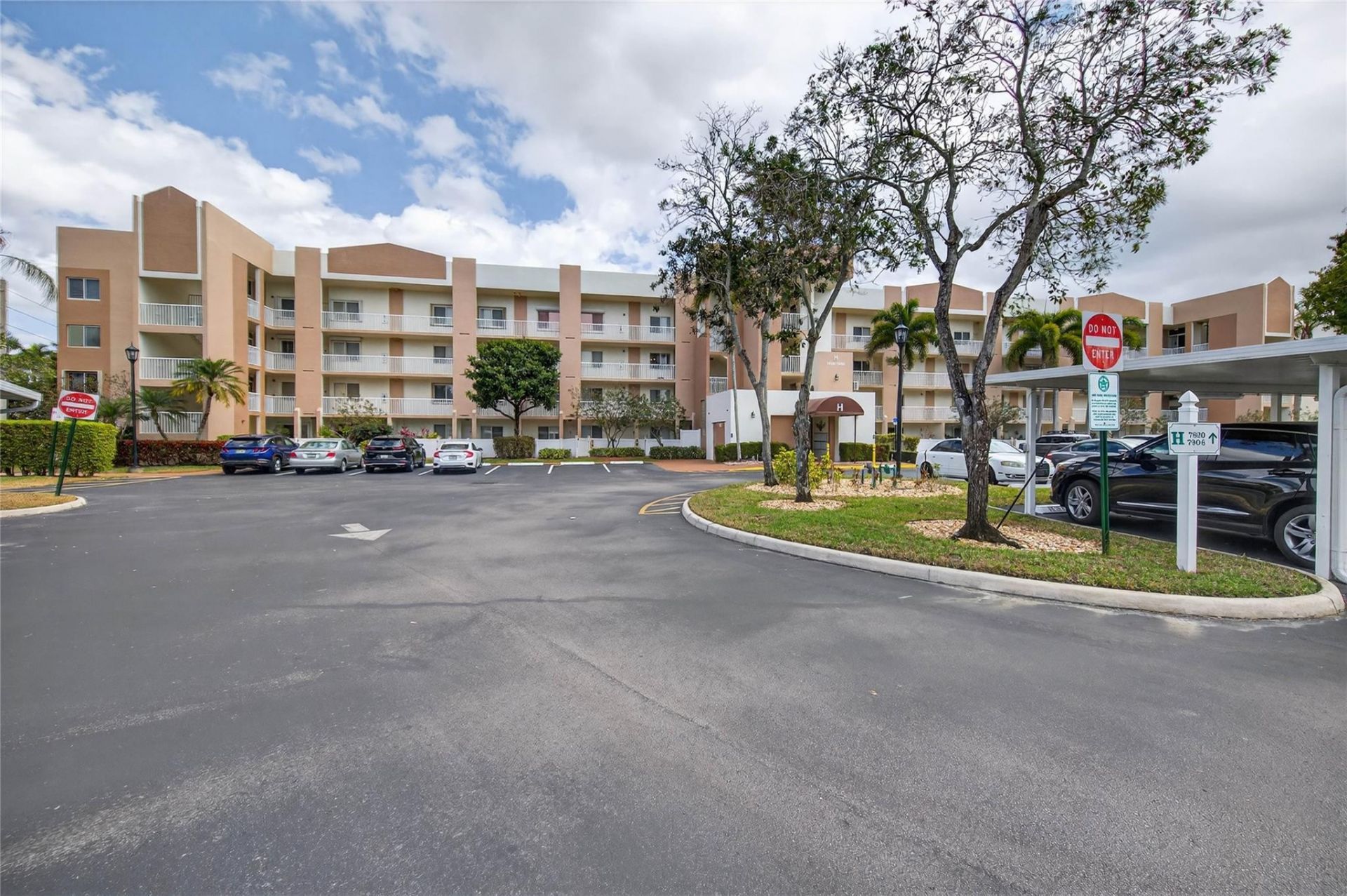 7872 Trent Drive, Unit 305, Fort Lauderdale, FL 33321 Photo