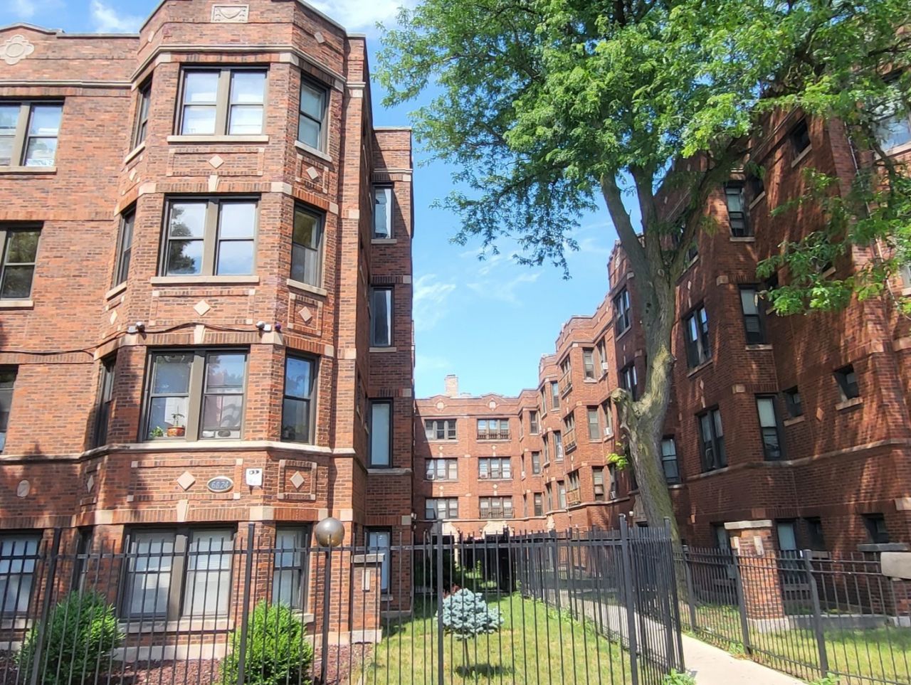 6820 S Perry Avenue, Chicago, IL 60621