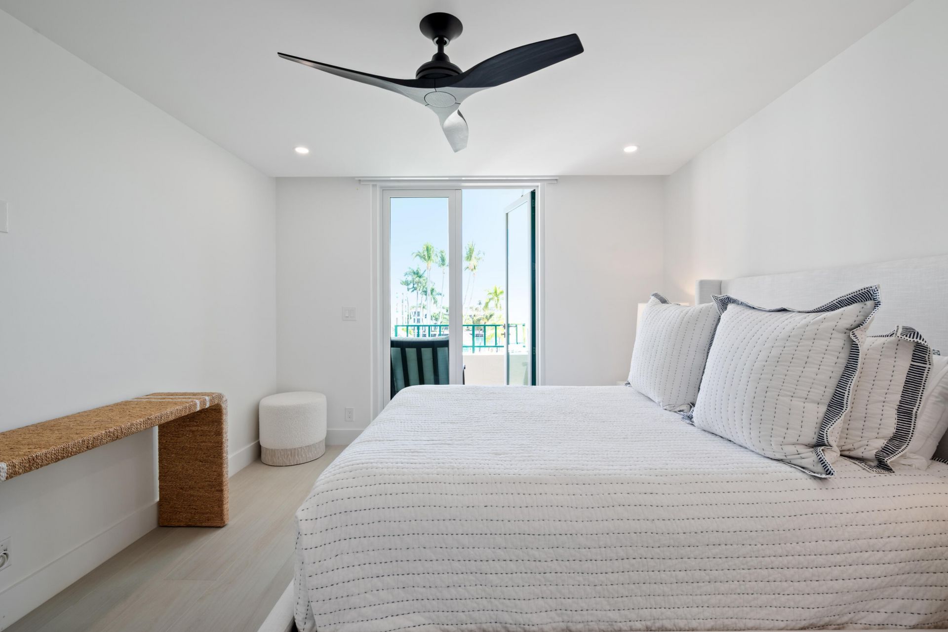 100 SE 5th Avenue, Unit 415, Boca Raton, FL 33432 Photo