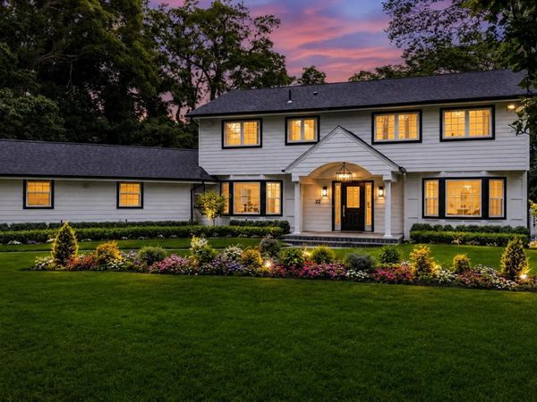 22 Peppermill Lane, Dix Hills, NY 11746