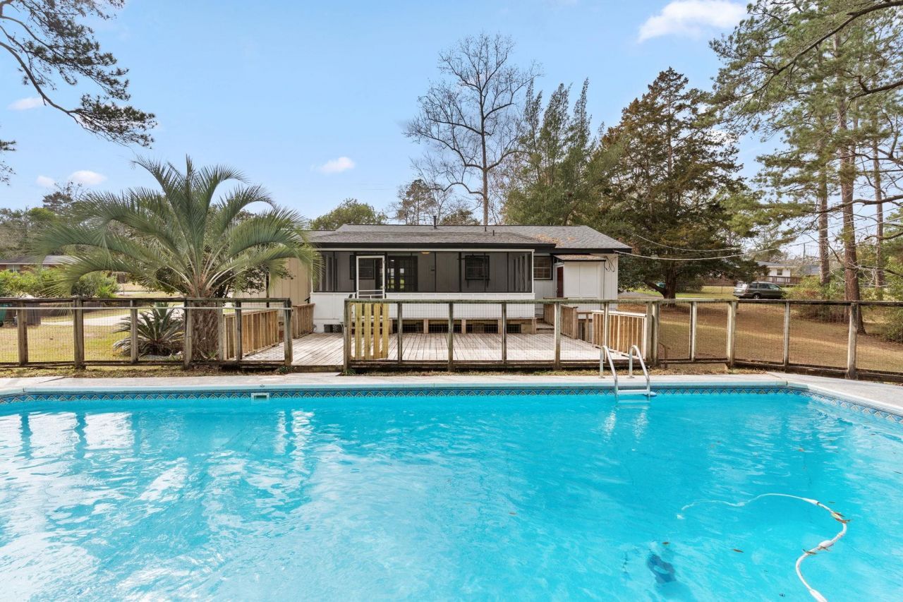 911 NE 1st Street , Havana, FL 32333 Photo