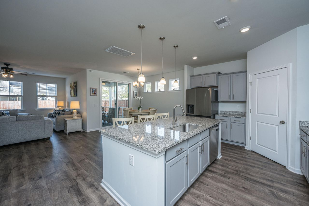 2750 Sunrose Lane Photo 8