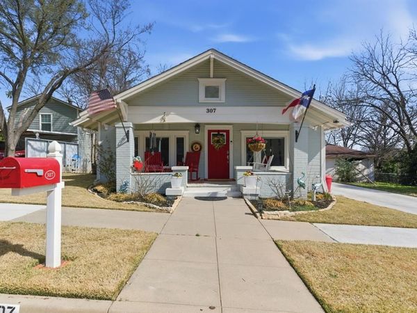 307 S Brazos Street, Weatherford, TX 76086