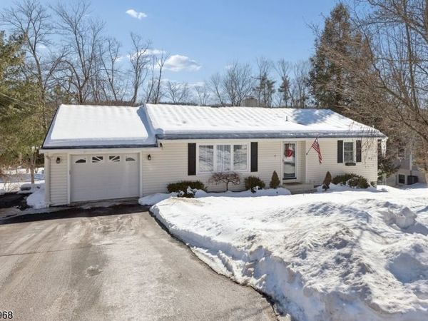 11 Lewis Ln, Sparta, NJ 07871