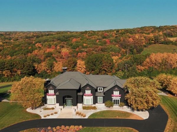 S17W28902 Price COURT, Waukesha, WI 53188