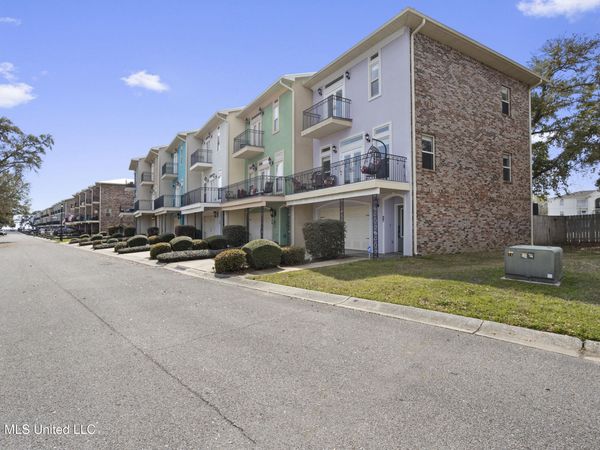27 Oak Alley Lane, Long Beach, MS 39560