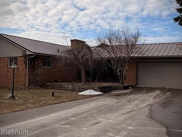 2525 Fisher Road, Howell Twp, MI 48855