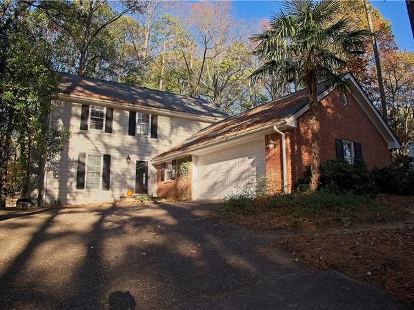 425 Hackberry Lane , Roswell, GA 30076