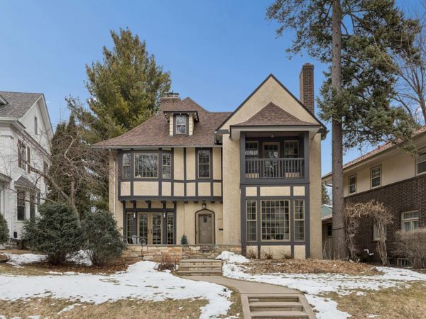 2205 Kenwood Parkway, Minneapolis, MN 55405