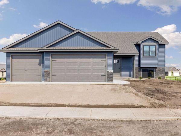 453 Coyote Way, New Richmond, WI 54017