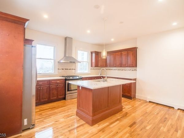 74 Burnett Ave, Unit 2, Maplewood, NJ 07040