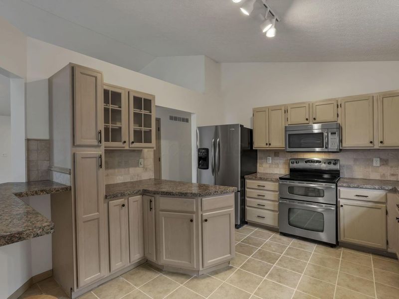 5927 Whitehaven Drive, Galloway, OH 43119 Photo 8