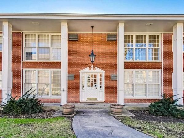 1777 Dewes Street, Unit E, Glenview, IL 60025