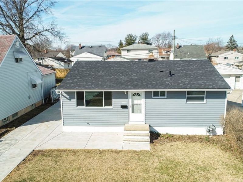 6330 Ledgebrook Drive, Brook Park, OH 44142 Photo 2