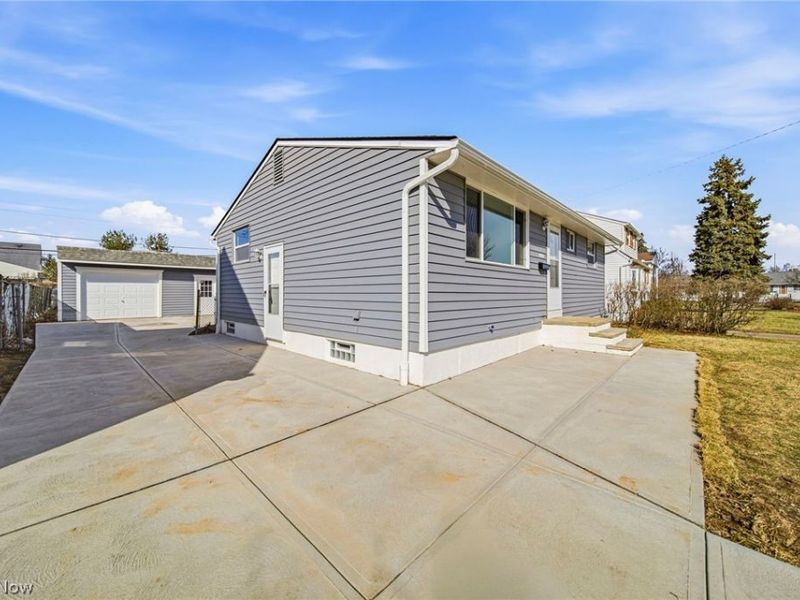 6330 Ledgebrook Drive, Brook Park, OH 44142 Photo 5